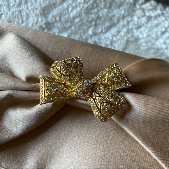 Badgley Mischka Dora Champagne Crossbody Clutch - Picture 3 of 5